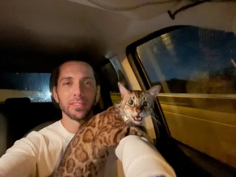 Onyx side profile showing rosette pattern